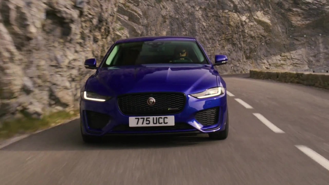 Die kompakte Sportlimousine Jaguar XE - Fortschrrittliche und noch effizientere Motoren