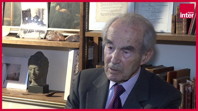 Je ne crois pas que les enseignants soient seuls. Ce qui est tragique, c'est qu'il y ait ces filières de haine (Robert Badinter)