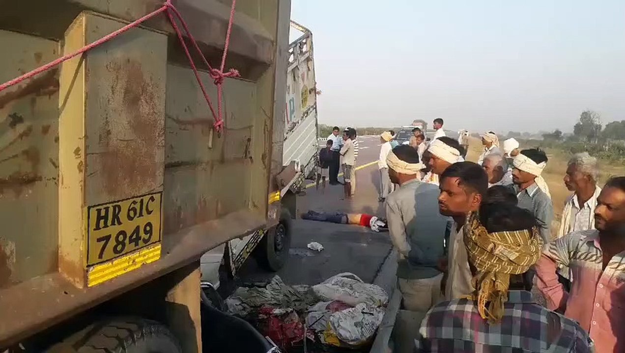 कन्नौज: आलू से भरे ट्रक में पिकअप ने पीछे से मा...
