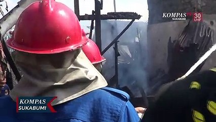 Diduga Korsleting Listrik Tiga Rumah Terbakar