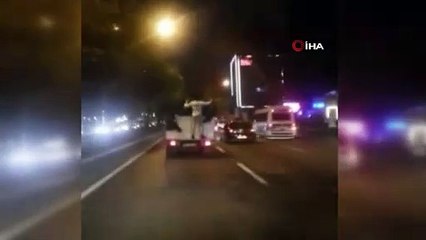 Kamyonet arkasında tehlikeli yolculuk