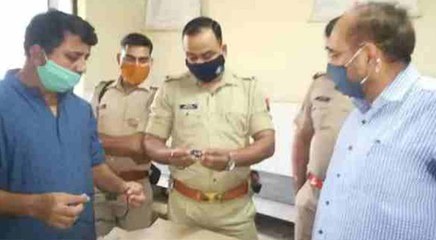 MBBS परीक्षा में हाईटेक हुआ नकल करने का तरीका, ताबीज और कान में ब्लूटूथ लगाकर नकल करते 10 पकड़े