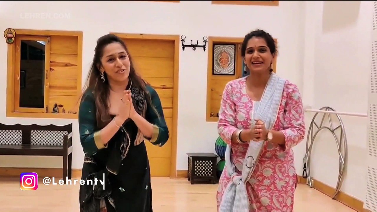 उर्मिला कोठारे आणि फुलवा खामकरने नृत्य करून साजरी केली नवरात्री
