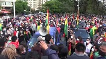 Cientos de bolivianos protestan contra el triunfo de Arce