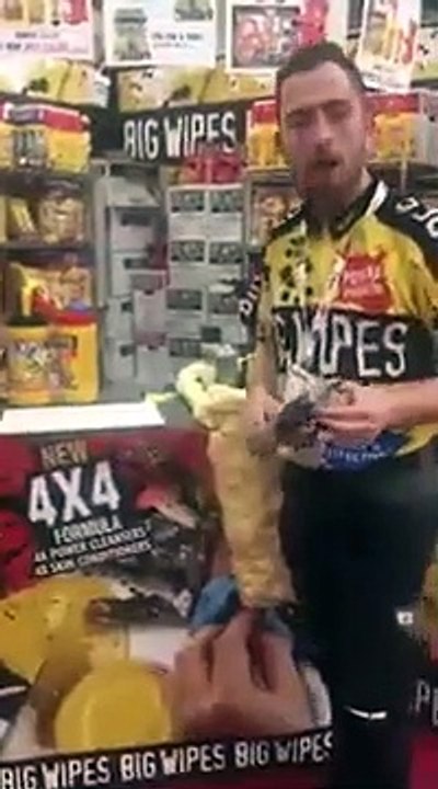 Cet essuie-tout « spécial » semble vraiment tout essuyer facilement