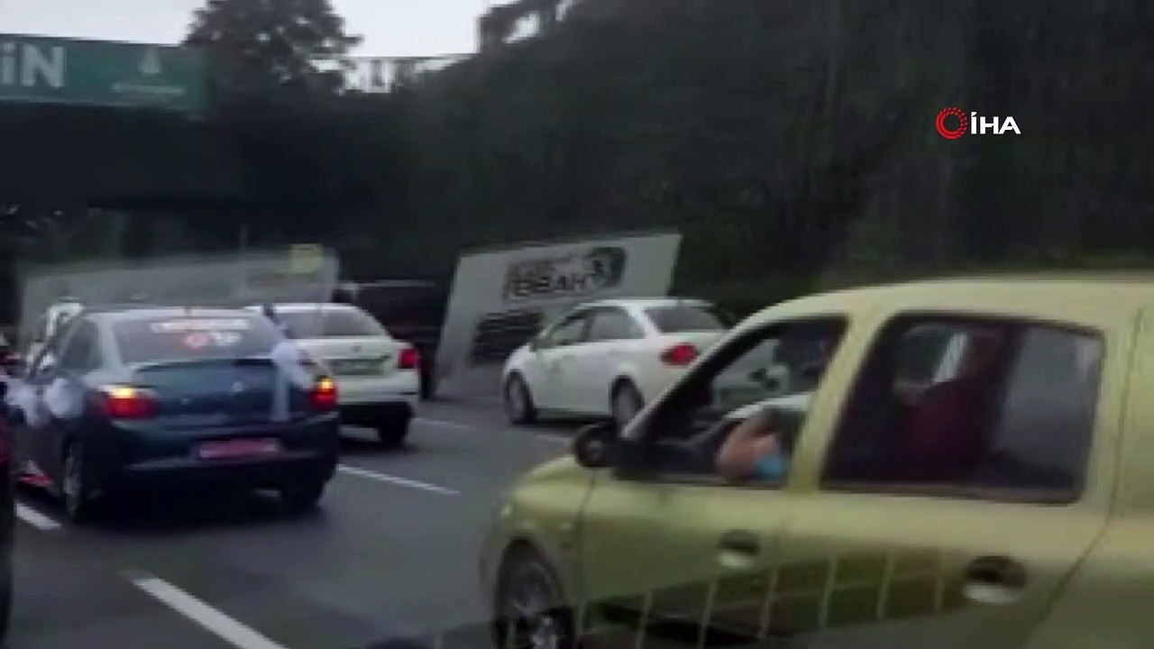 Yasağa rağmen düğün konvoyu yapıp trafik terörü estirdiler
