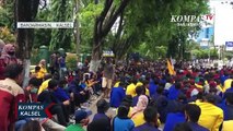 Laris Manis Jualan Pedagang Kaki Lima di Tengah Unjuk Rasa Mahasiswa