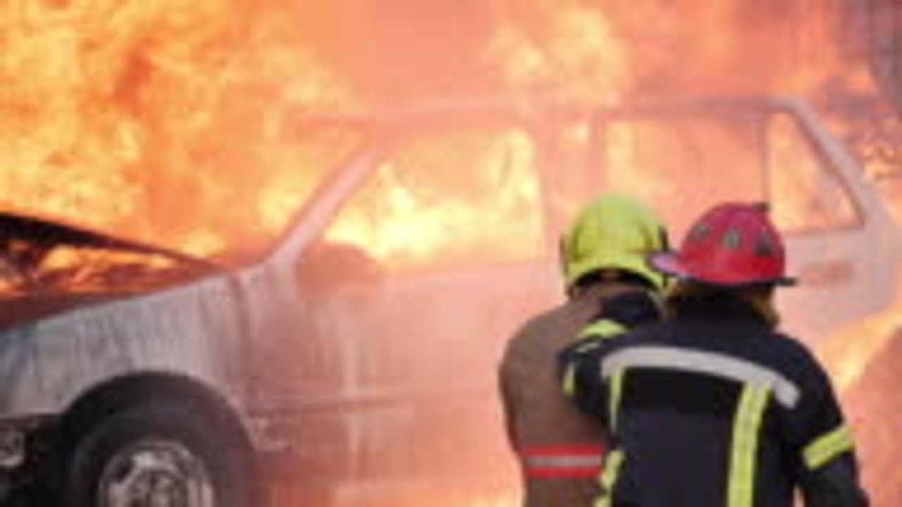 Pourquoi les pompiers redoutent-ils les voitures électriques ?