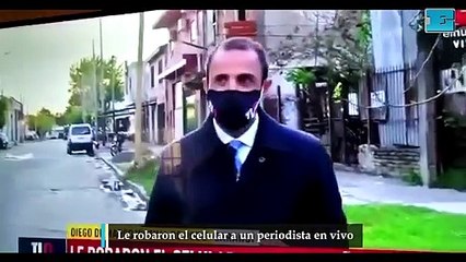 Le robaron el celular a un periodista en vivo