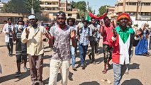 قوات الأمن السودانية تطلق قنابل الغاز لتفريق المتظاهرين في الخرطوم