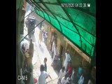 पुलिस की दबंगई का वीडियो वायरल, दुकान का सामान बाहर फेंका