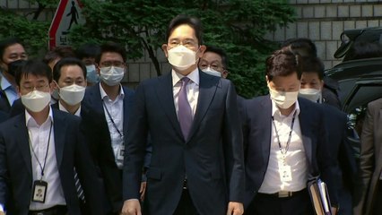 이재용 '경영권 불법 승계' 재판 오늘 시작...방청권 공개 추첨 / YTN