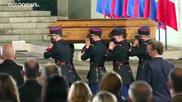 Макрон: Во Франции свет Просвещения никогда не угаснет