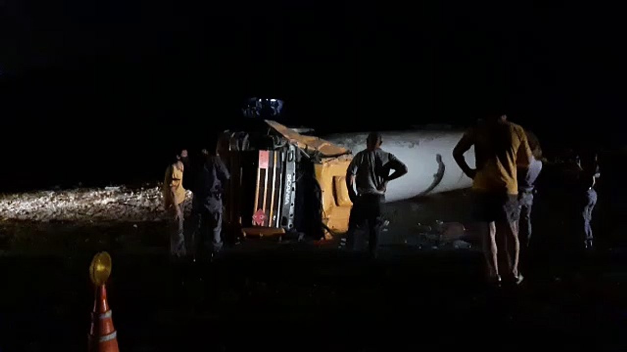 Volcó un camión cisterna en la Ruta 11: no hubo víctimas fatales