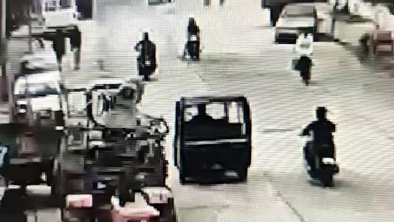 शाजापुर: सब्जी मण्डी कमिशन एजेंट से 4 लाख की लुट की कोशिश का CCTV विडियो वायरल
