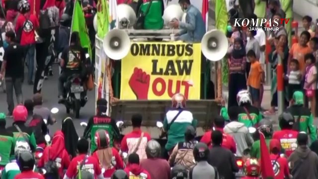 Polda Jatim Amankan 182 Pendemo Omnibus Law di Grahadi Surabaya