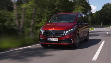 Mercedes-Benz EQV 300 in Hyacinth red Driving Video