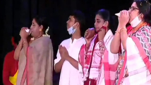 PM Modi joins Durga Puja event, receives warm welcome