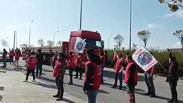 SOL Parti’den ücretsiz izne çıkarılan işçilere dayanışma ziyareti