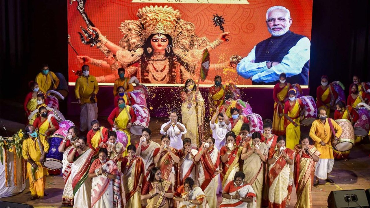PM inaugurate Puja pandals, Grand celebration b...