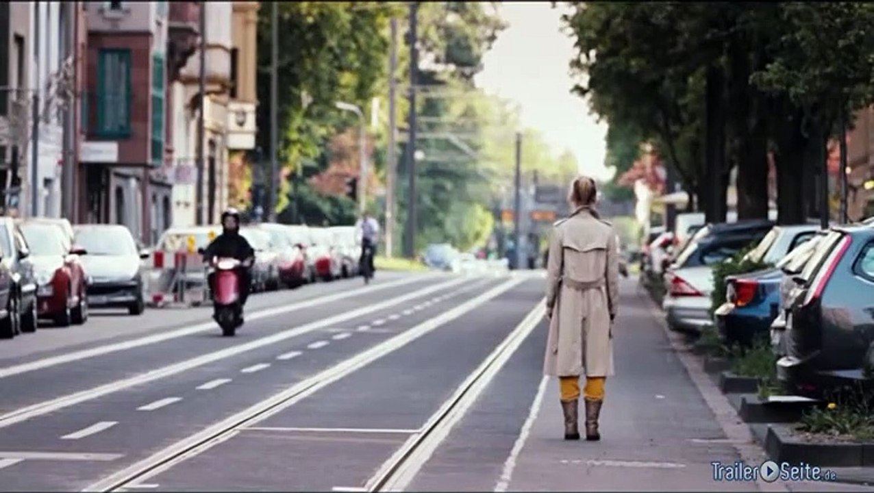 Über Uns Das All Trailer (2011)