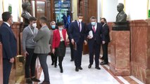 Sánchez anuncia a Casado que paraliza la reforma del CGPJ para pactar su renovación