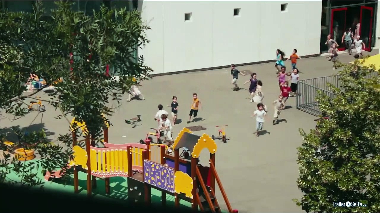 Und Wenn Wir Alle Zusammenziehen Trailer (2012)