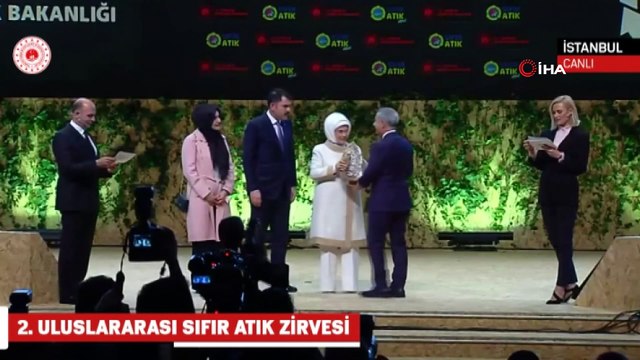 Ambalaj atığı toplama ayırma tesisi örnek gösteriliyor