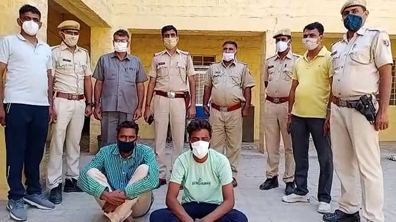 ट्रक में बने गोपनीय बक्से में छुपा 47 किलो डोडा...