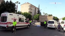 Antalya'da bisikletiyle kamyonun altında kalan kadın hayatını kaybetti