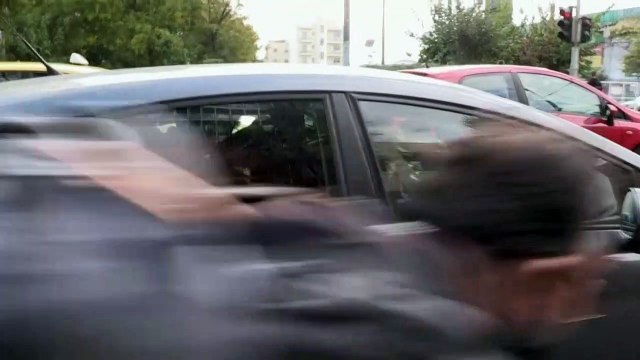 Grécia ordena prisão de nazistas