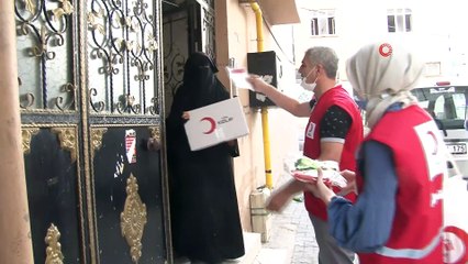 Siirt'te vatandaşlara hijyen paketi dağıtıldı