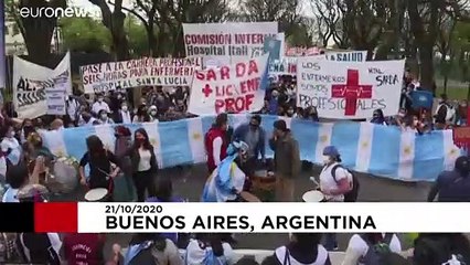 Скачать видео: تظاهرات پرستاران آرژانتینی در اعتراض به وضعیت شغلی در میانه همه‌گیری کرونا