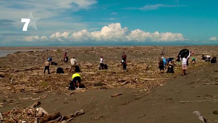 7ets Voluntarios se fueron a pescar plástico en Tárcoles a cambio de víveres 221020