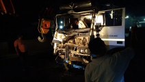 डीसीएम ने ट्रक में मारी टक्कर, 3 लोग हुए घायल