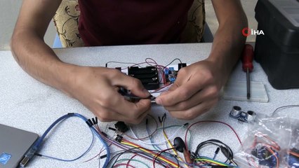 Adıyaman’da Lise Öğrencisi Sosyal Mesafe Cihazını Tasarladı