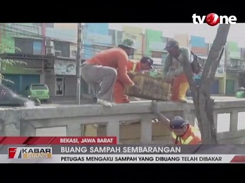Buang Sampah Sembarangan di Bantaran Kalimalang