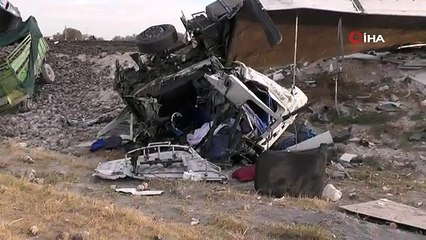 Tır pancar yüklü traktöre arkadan çarptı: 3 yaralı