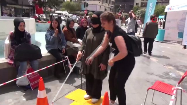 Görme Engellileri Anlamaya Bir Parkur Yetti