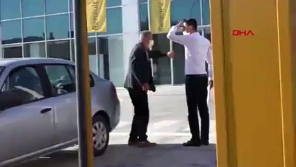 Cipini yakmaya kalktı, çevredekiler elindeki benzin bidonunu aldı