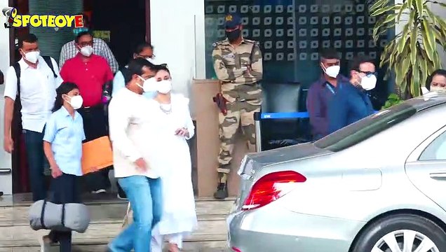 Kareena Kapoor Khan, Saif Ali khan & Taimur Ali Khan Snapped at the Airport | SpotboyE