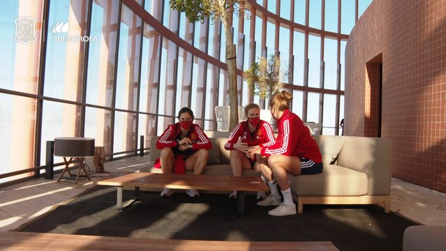 La Selección española femenina en su hotel de Sevilla