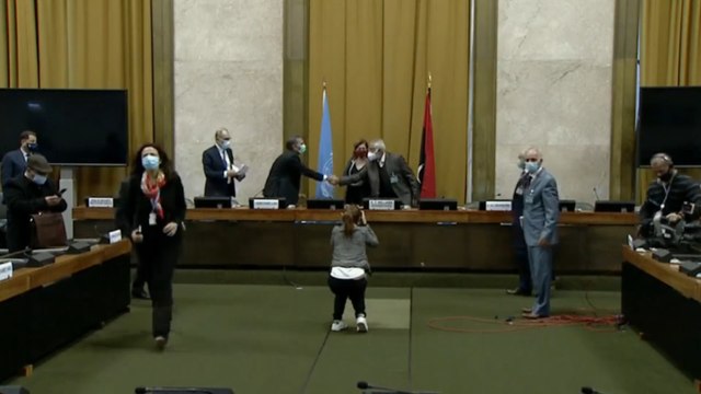 جنيف.. توقيع اتفاق لوقف إطلاق النار بين وفدي اللجنة الليبية العسكرية
