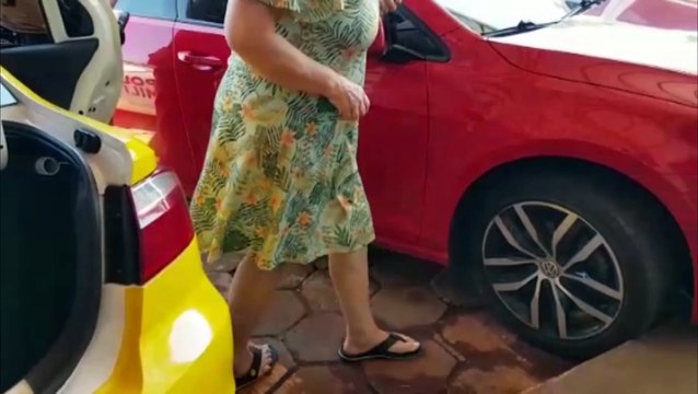 Mulher é detida pela PM acusada de realizar furto em supermercado