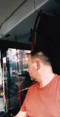 Busfahrer ohne Maske bei der Arbeit -Mein Held