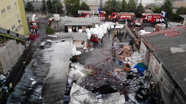 Başakşehir’de fabrika yangını...Gökyüzünü siyah dumanlar kapladı