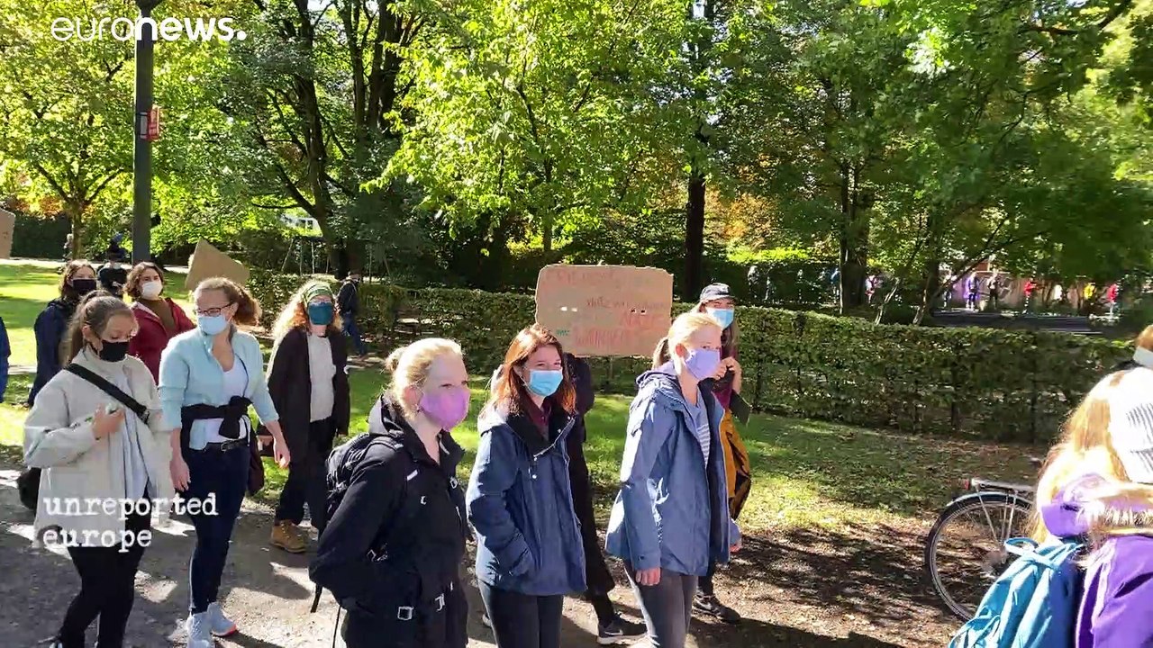 QAnon: Wie eine Verschwörungstheorie zum Pandemie-Gewinner wurde