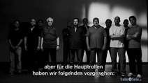 Ausschnitt aus Cäsar Muss Sterben: Die Schauspieltruppe im Probenraum