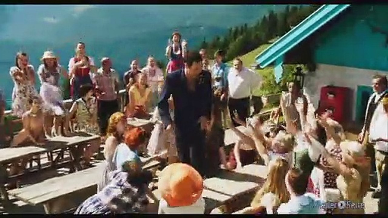 Ausschnitt aus Im Weissen Rössl: Ankunft von Sigi