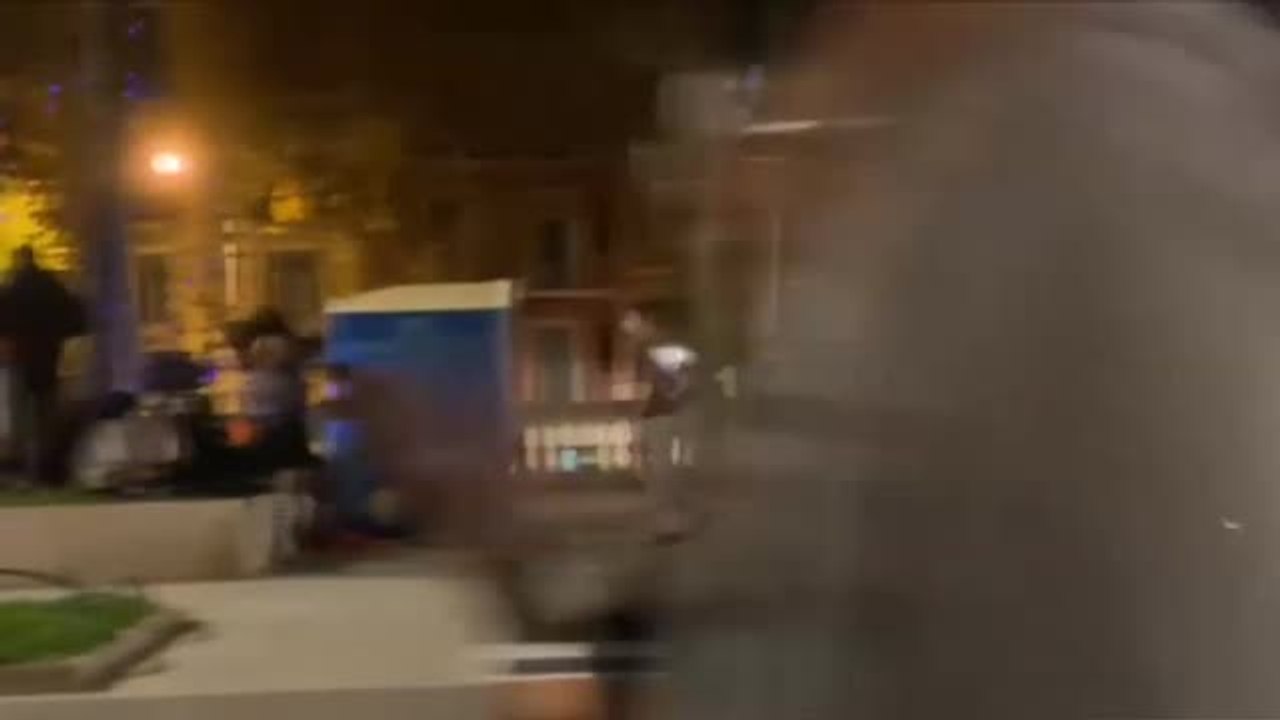 Una treintena de jóvenes desoyen las recomendaciones del Gobierno y realizan un 'botellón' en Barcelona